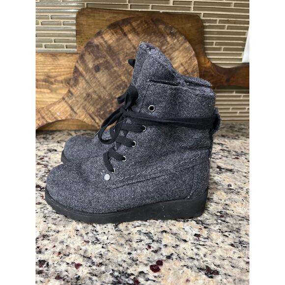 Bearpaw womens size 6 Alyssa gray felted wool pull on wedge heel boots - Picture 1 of 4